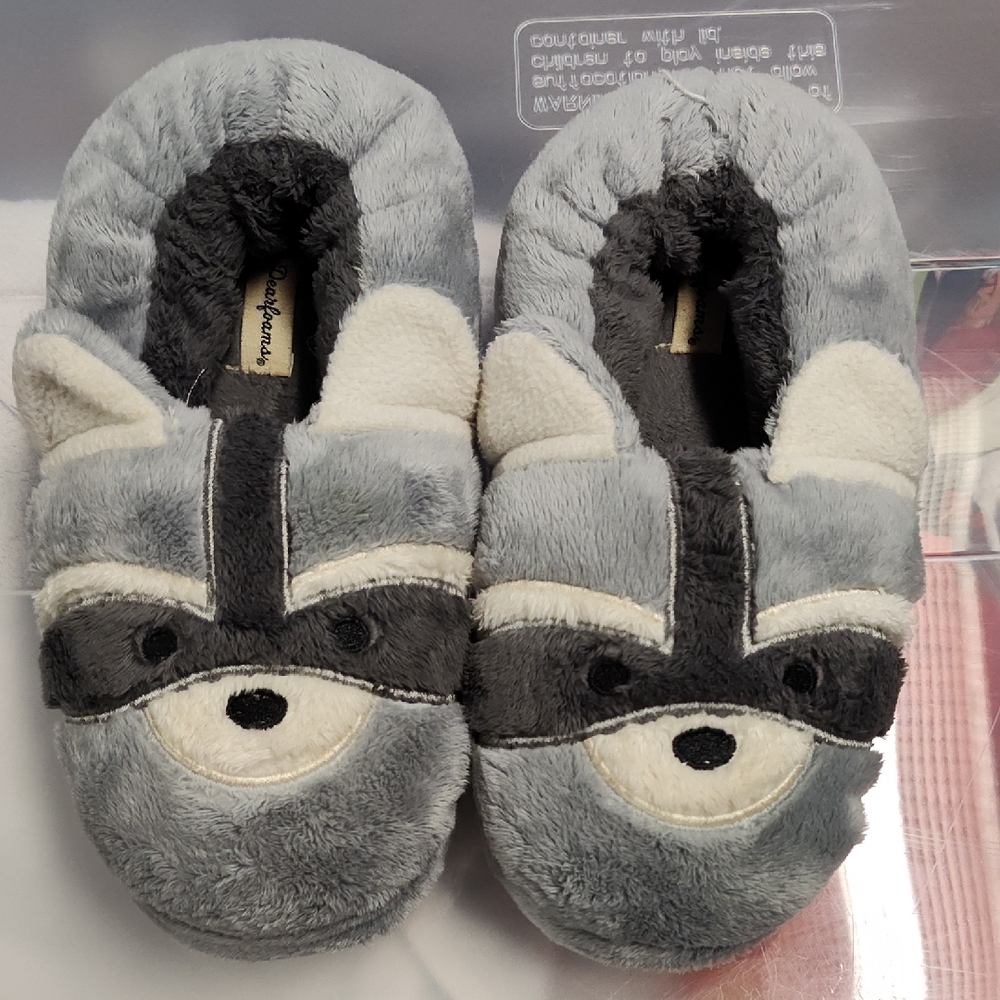 Dearfoams Kids Gray Raccoon Slippers
